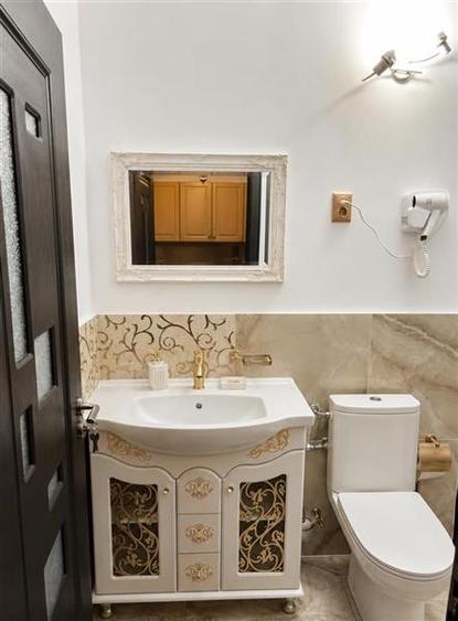 Apartament cu 3 camere decomandat, mobilat în Centrul Istoric