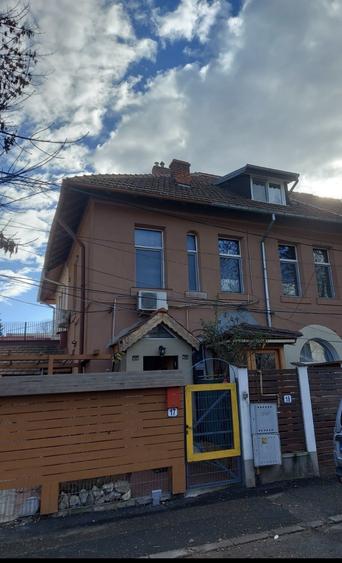 Casă individuală cu 3 camere cu Canalizare în Domenii