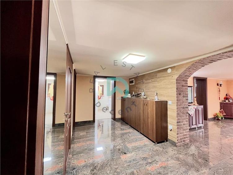 Casă individuală cu 7 camere cu Canalizare în Lupeni