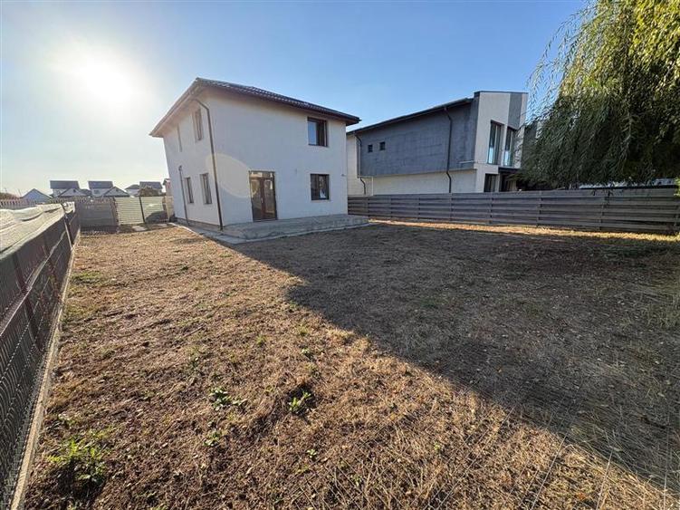 Casă cu 5 camere cu Teren 450 Mp în Domnești