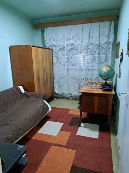 Apartament cu 4 camere decomandat în Central