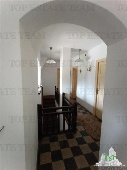 Casă cu 5 camere cu Teren 44100 Mp în Petrăchioaia