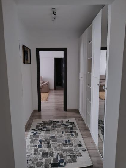 Apartament cu 3 camere semidecomandat, mobilat în Lacul Tei