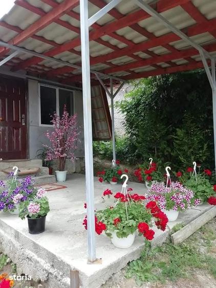 Casă cu 5 camere cu Teren 1400 Mp în Bonț