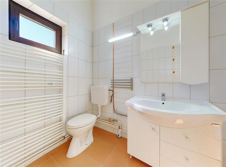 Casă individuală cu 7 camere cu Canalizare în Bran