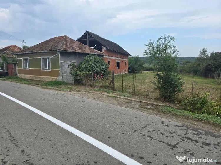 Casă cu 5 camere cu Teren 2670 Mp în Șumugiu