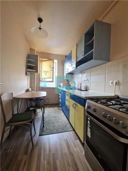 Apartament cu 2 camere decomandat în Tractorul