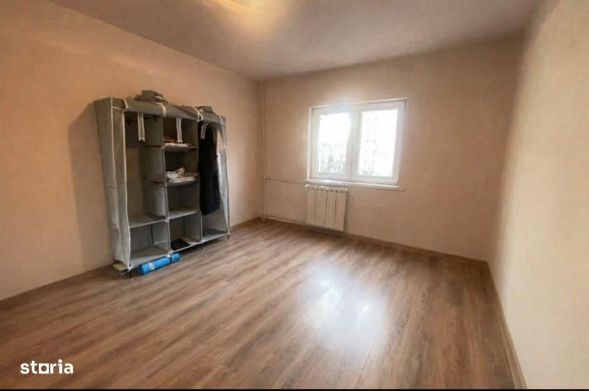 Apartament cu 3 camere, mobilat în Decebal