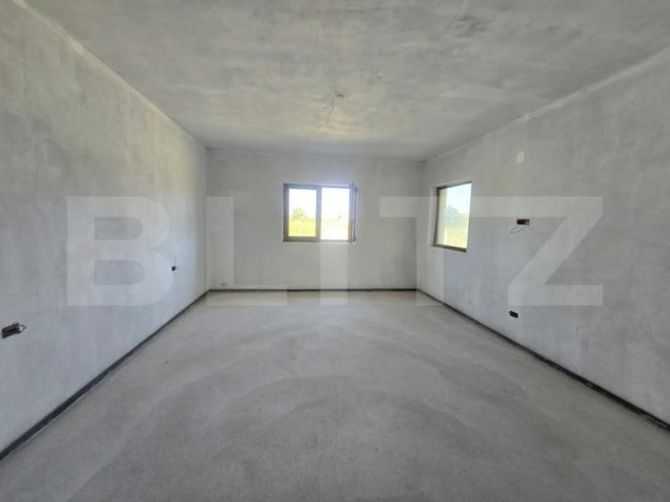 Casă cu 5 camere cu Teren 550 Mp în Săcueni