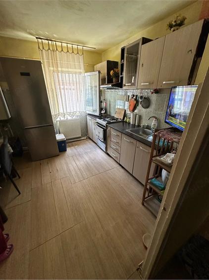 Apartament cu 3 camere decomandat în 5 Călărasi