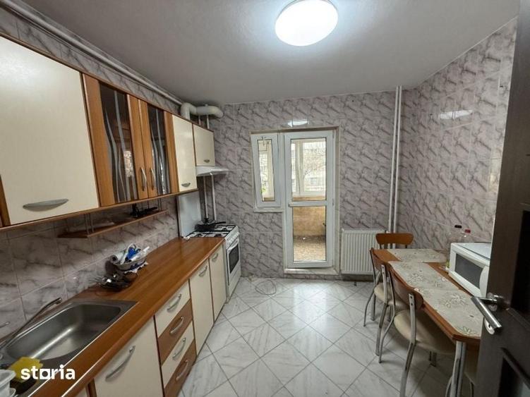 Apartament cu 3 camere decomandat în Rahova