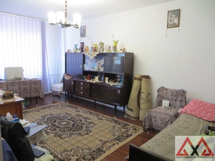 Apartament cu 3 camere decomandat în Dristor