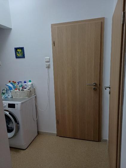 Apartament cu 4 camere semidecomandat în Gorjului