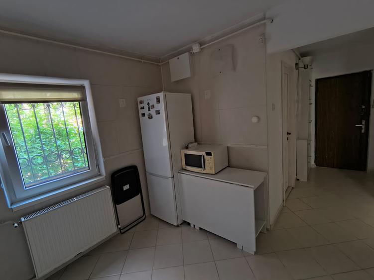 Garsonieră decomandată, mobilată în Dristor