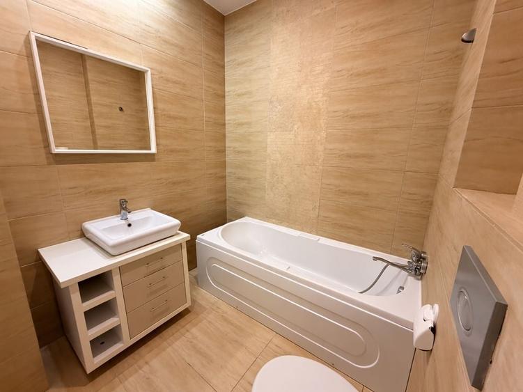 Apartament cu 3 camere decomandat în Ștefăneștii de Jos