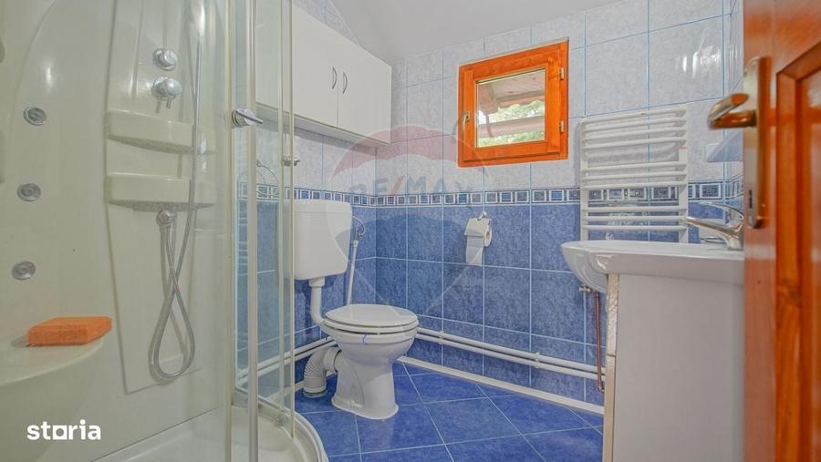 Casă cu 4 camere în Purcăreni