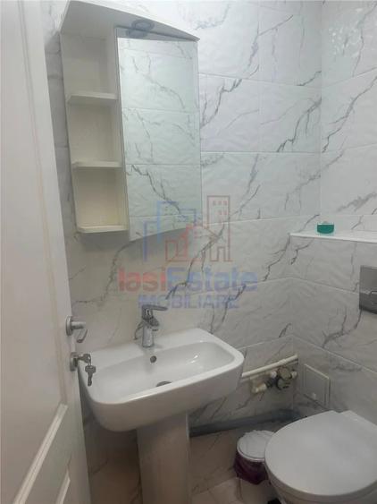 Apartament cu 3 camere decomandat în Filiași