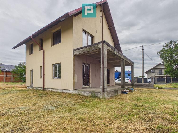 Casă individuală cu 5 camere cu Canalizare în Exterior Vest