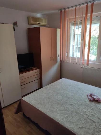 Apartament cu 3 camere decomandat, mobilat în Sud