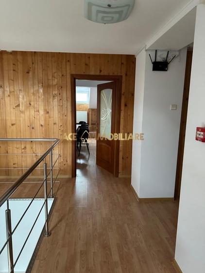 Casă individuală cu 6 camere cu Canalizare în Tineretului