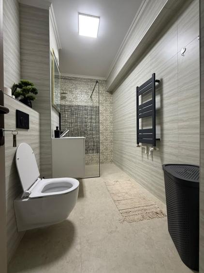 Apartament cu 3 camere semidecomandat, mobilat în Peco