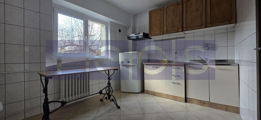 Apartament cu 3 camere decomandat în Dorobanți