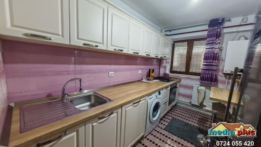 Apartament cu 4 camere decomandat în I. C. Frimu