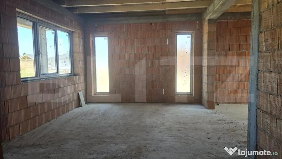 Casă cu 3 camere cu Teren 550 Mp în Lazuri