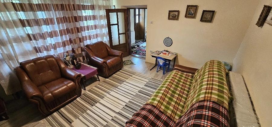 Casă cu 2 camere cu Teren 983 Mp în Central