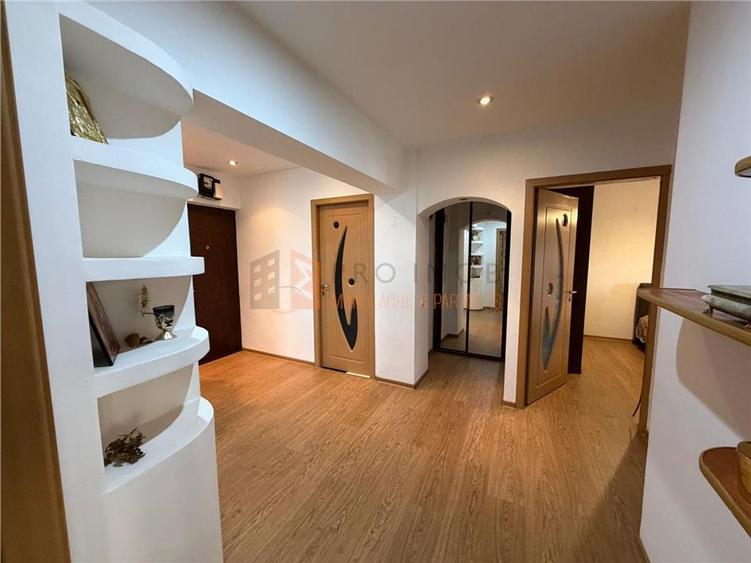 Apartament cu 4 camere decomandat, mobilat în 1 Decembrie