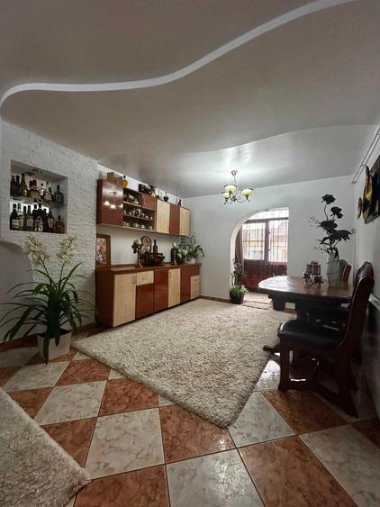 Apartament cu 3 camere decomandat în Burdujeni