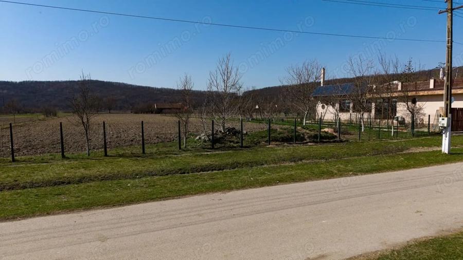 Teren de 2970 mp, în Odvoș