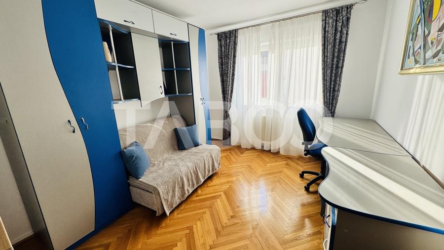 Apartament cu 3 camere decomandat, mobilat în Vasile Aaron