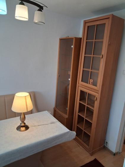Apartament cu 3 camere semidecomandat în Alexandru cel Bun