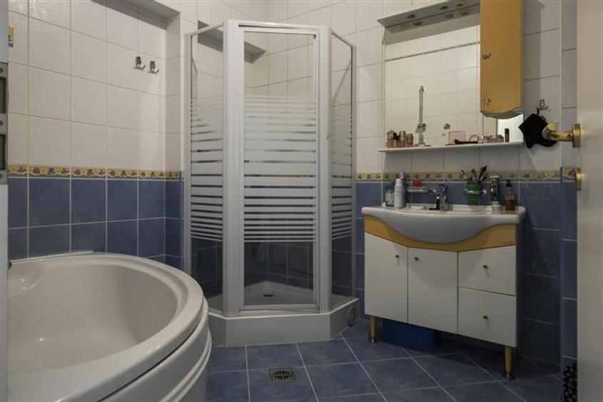 Penthouse cu 6 camere decomandat, mobilat în Aviatorilor