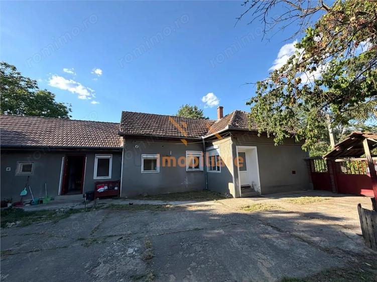 Casă cu 3 camere cu Teren 620 Mp în Santăul Mare