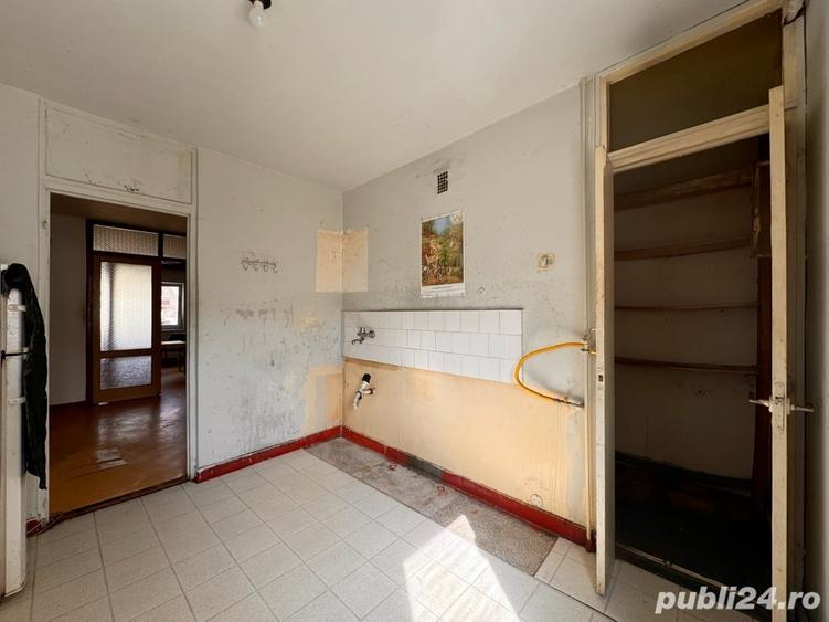 Apartament cu 3 camere decomandat în Central