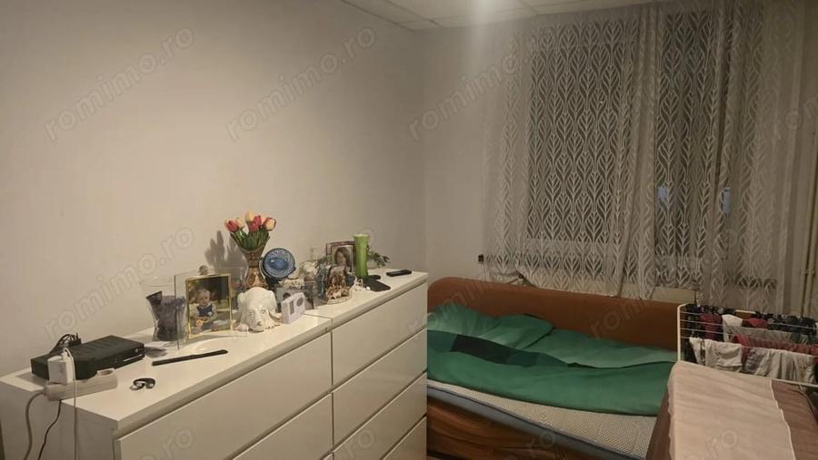 Apartament cu 3 camere semidecomandat în Dacia