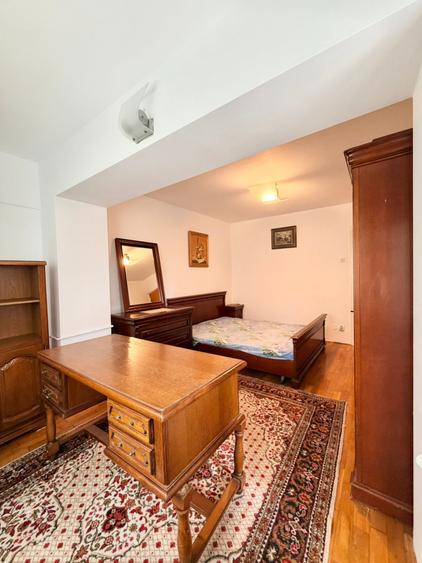 Apartament cu 3 camere decomandat, mobilat în Costin Georgian