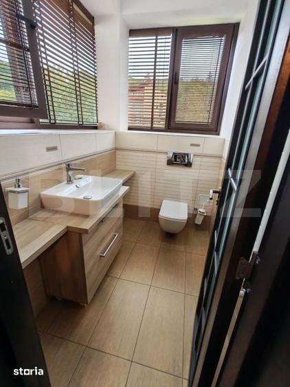 Casă cu 8 camere cu Teren 1000 Mp în Dârste