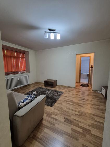 Apartament cu 2 camere semidecomandat în Calea București