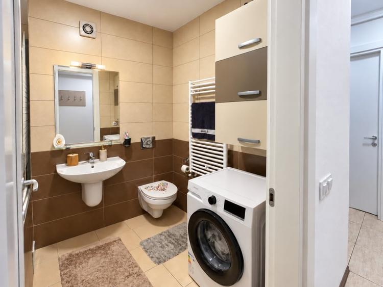 Apartament cu 2 camere decomandat, mobilat în Tractorul