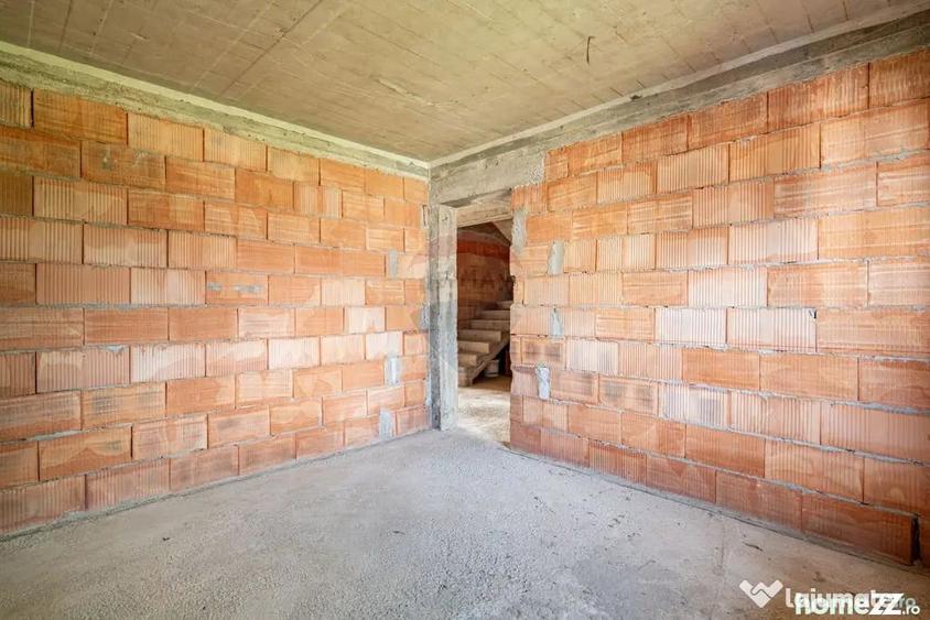 Casă cu 5 camere cu Teren 300 Mp în Fântânele