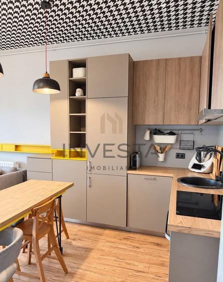 Apartament cu 3 camere semidecomandat, mobilat în Bună Ziua