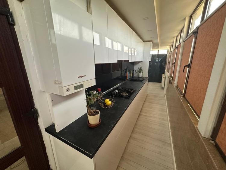 Apartament cu 3 camere decomandat, mobilat în Rovine