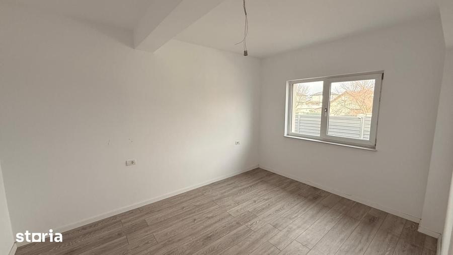 Casă cu 4 camere semidecomandat cu Teren 400 Mp în Miroslava