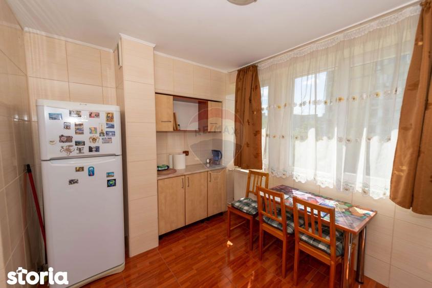 Apartament cu 3 camere semidecomandat, mobilat în Titan