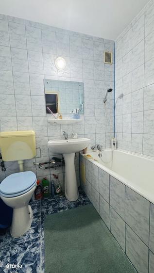 Apartament cu 3 camere decomandat în Titan