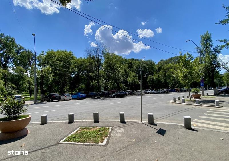 Apartament cu 4 camere în Tineretului