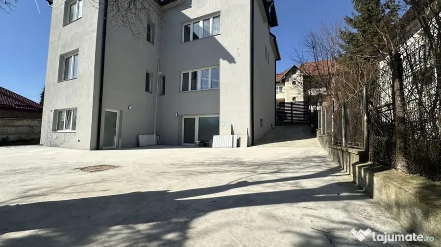 Casă cu 12 camere cu Teren 380 Mp în Orașul Vechi